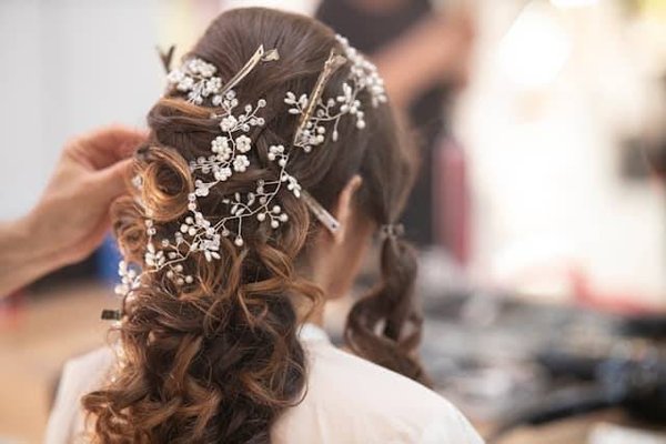 Quelle coiffure de mariage choisir selon la forme de son visage ?