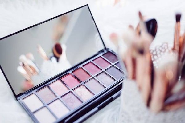 Comment réaliser un maquillage de mariage naturel et lumineux ?