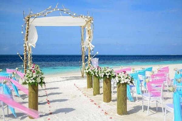 Comment réaliser une décoration de mariage champêtre et romantique ?